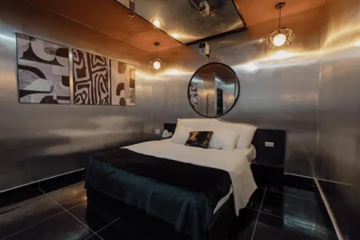 Estudio Superior — Love in the Atlantis Hotel